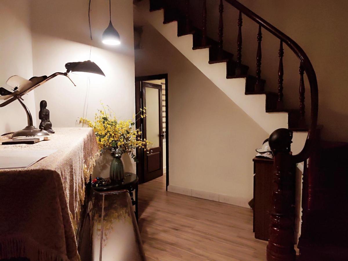Da Tree Homestay Hanoi Bagian luar foto