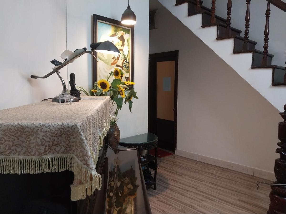 Da Tree Homestay Hanoi Bagian luar foto